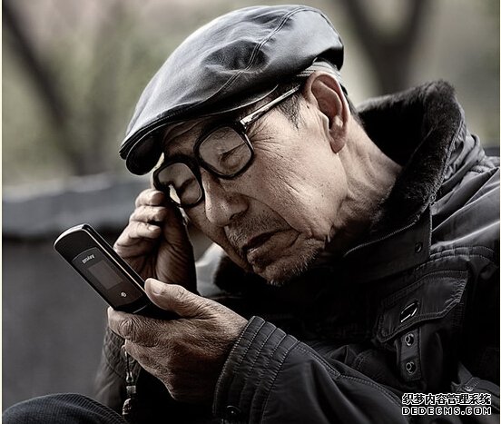 老人使用手机的4大注意事项